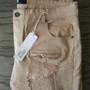 FOCUS SHORTS